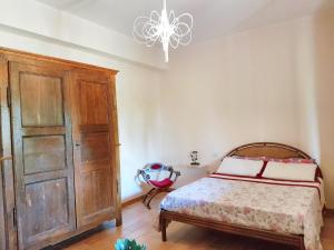 2 bedrooms apartement with enclosed garden and wifi at Apsella客房内的一张或多张床位