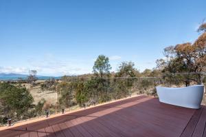 斯旺西Searene - Freycinet Holiday Houses的从房子屋顶上欣赏美景