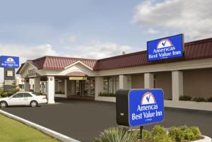 索尔兹伯里索尔兹伯里美国最有价值旅馆的最超值的旅馆,门前设有停车场