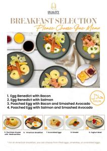 芭东海滩Quality Beach Resorts and Spa Patong的一份早餐站的传单,包括鸡蛋和炒鳄梨