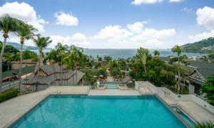 芭东海滩Andamantra Resort and Villa Phuket - SHA Extra Plus的游泳池景图