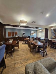 Best Western Plus Chihuahua Aeropuerto餐厅或其他用餐的地方