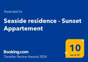 科济诺Seaside residence - Sunset Appartement的黄色标志,文字被取消,以理智地依赖日落约会