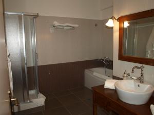 Porto Mani Suites的一间浴室