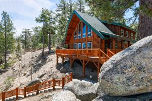 Lakeview Lodge - Across the street from the lake and Boulder Bay Park!