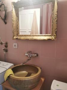 French Balkony Apartment的一间浴室