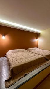 乌隆他尼MARENA Poolvilla UdonThani的一间卧室,卧室内配有一张大床