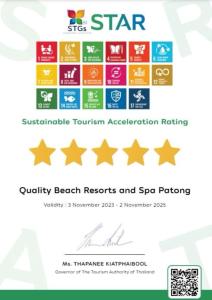 芭东海滩Quality Beach Resorts and Spa Patong的海报,星光 ⁇ 木记录和发音节目