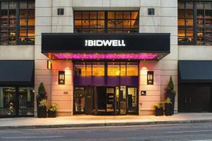 波特兰The Bidwell Marriott Portland的带有读书标牌的建筑