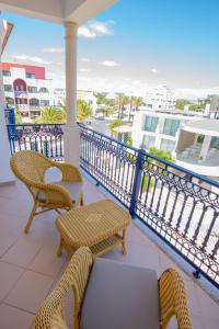 Charm Apartment T2 All With Big Terrace Albufeira Self check-in的阳台或露台