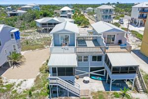 Cape San BlasWhataday by Pristine Properties Vacation Rentals的海滩上房屋的空中景致