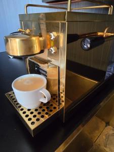 于默奥斯托拉酒店的咖啡壶上的咖啡