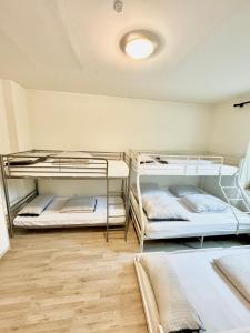 Apartment Mimi Homes Cologne City客房内的一张或多张双层床