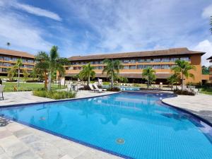 Rio FormosoEcoresort - Praia dos Carneiros的酒店前的游泳池