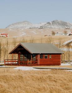 HellisholarSmáratún Cottages & Chalets的山地的小木屋