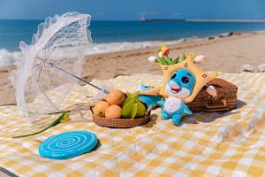 三亚三亚湾皇冠假日度假酒店（巴洛克C位一线海景）的野餐毯,带水果和填充动物,还有雨伞