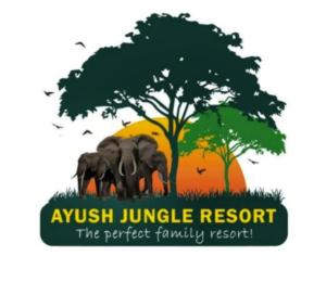 JalpāiguriAyush Jungle Resort的一群大象的丛林度假村的标志