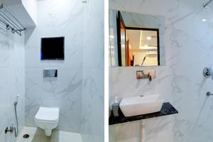 乌贾因FabExpress SK Prime的白色的浴室设有卫生间和水槽。