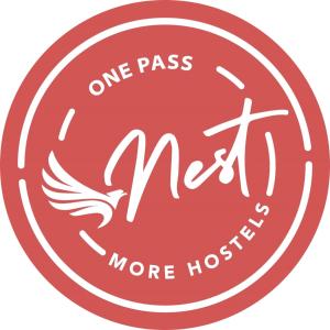 拉拉古纳Aguere Nest Hostel的再通过医院标志