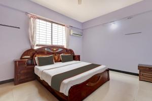 Collection O KMM Kushi Resort客房内的一张或多张床位