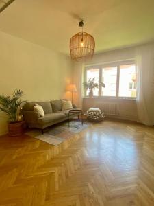 Central studio apartment in wonderful Sundbyberg平面图