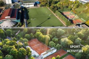 布尔诺Cosmopolitan Bobycentrum - Czech Leading Hotels的公园内网球场的空中景观