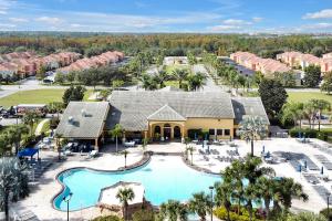 Stylish & Cozy Retreat Prime location Fully Equipped
