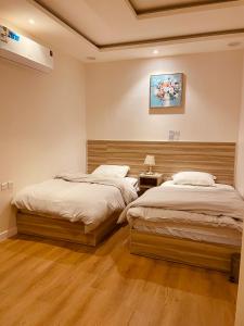 Riyadh Al Khabraبيتي بلس للغرف الفندقية- مدخل مستقل的双床间设有2张单人床。