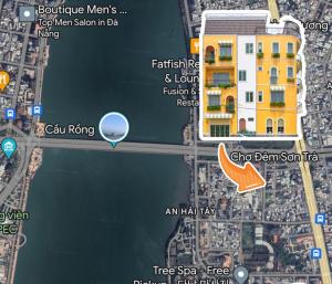 岘港NẮNG House的城市地图,有建筑物和河流