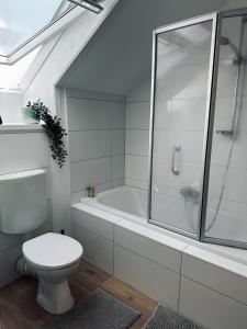 FeWo Burgblick - mit Terrasse的一间浴室