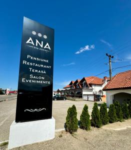 皮亚特拉-尼亚姆茨PENSIUNEA ANA的停车场餐厅标志