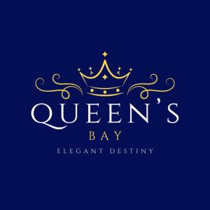 阿鲁甘湾Queen's Bay的蓝色背景的皇冠标志