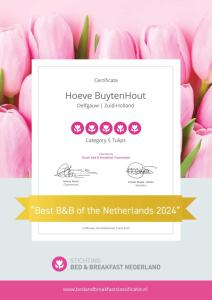 代尔夫特Hoeve BuytenHout的一张带粉红色花卉的网 ⁇ 海报上最好的一束