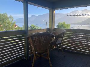 FjordgårdVacation Home in Fjordgård with views of Segla and the Fjord的山景阳台,配有两把椅子