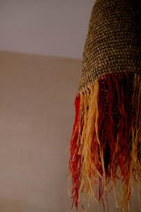 Souk el Had du DrâaVilla Soun dans la campagne d'ESSAOUIRA的红色线条的织物的缝合