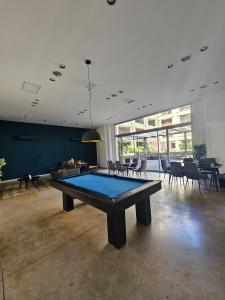 蒙得维的亚Acogedor, inolvidable的大房间,设有乒乓球桌