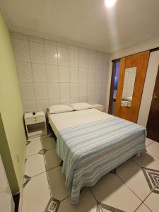 嘎林海斯港Pousada Maldivas di Porto的卧室配有一张床