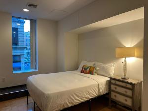 Downtown Private 2 Bedroom Apartment!平面图