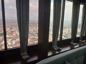 卡利TORRE DE CALI - Fabulosos Apartamentos pisos 6 al 39的从窗户可欣赏到城市美景