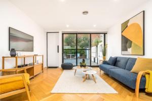 2-Storey Lumiere Townhouse with Private Courtyard - Hosted by Canstay