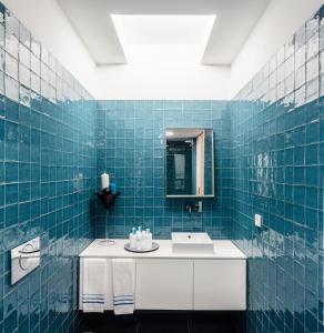 奥波尔图拉扎罗公寓的一间浴室
