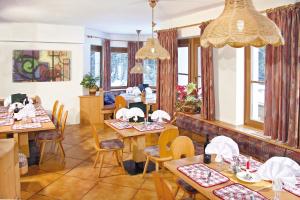 Hotel Villetta Maria Cottage餐厅或其他用餐的地方