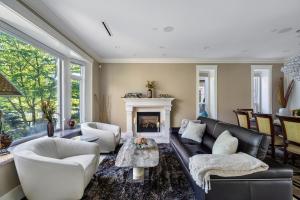 Luxurious Multi-Family Home in Vancouver West, 10 Mins Downtown