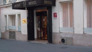 巴黎西部酒店的大楼,前门进入酒店