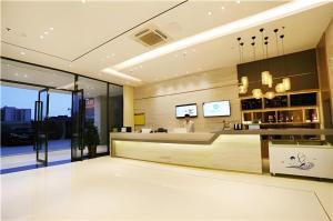 XiahuangtangCity Comfort Inn High-tech Development Zone Dawang Plaza Wandu的大堂,酒吧,背景的人