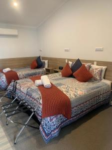 Merriwa Golden Fleece Motor Inn & Lodge incorporating Merriwa Motor Inn & Motel客房内的一张或多张床位