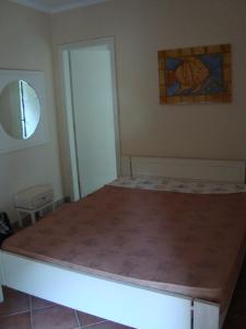 Apartamento na Praia Grande em Ubatuba客房内的一张或多张床位