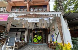 Retro At Phra Sing Guest House