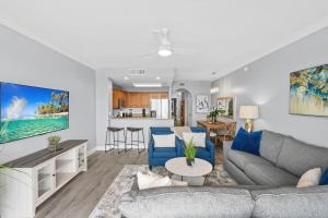 Cozy Lakeview Condo near Disney
