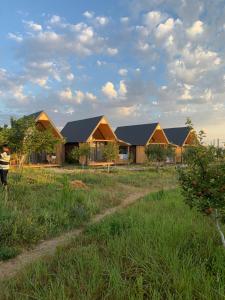 Seclusion by the lake and our garden in Coral Hotel平面图